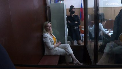 Un tribunal decreta arresto domiciliario para la periodista rusa que criticó en directo la invasión