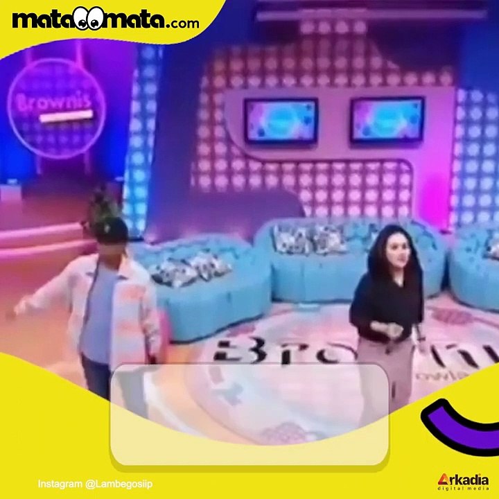 Sikap Wendy Cagur Disorot saat Rok Ayu Ting Ting Robek