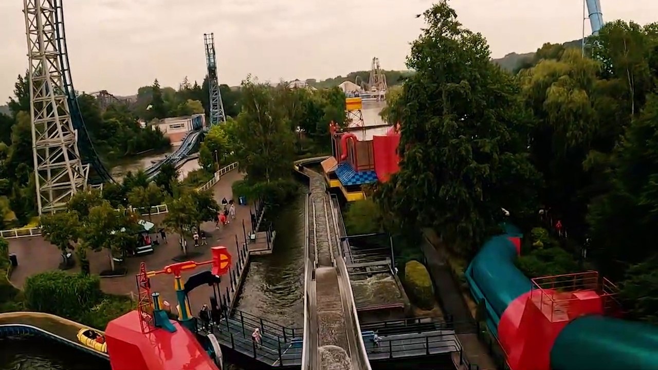 Flash Back Log Flume (Walibi Belgium Theme Park - Wavre, Belgium) - Water Rapids Flume Ride POV Video - Front Row