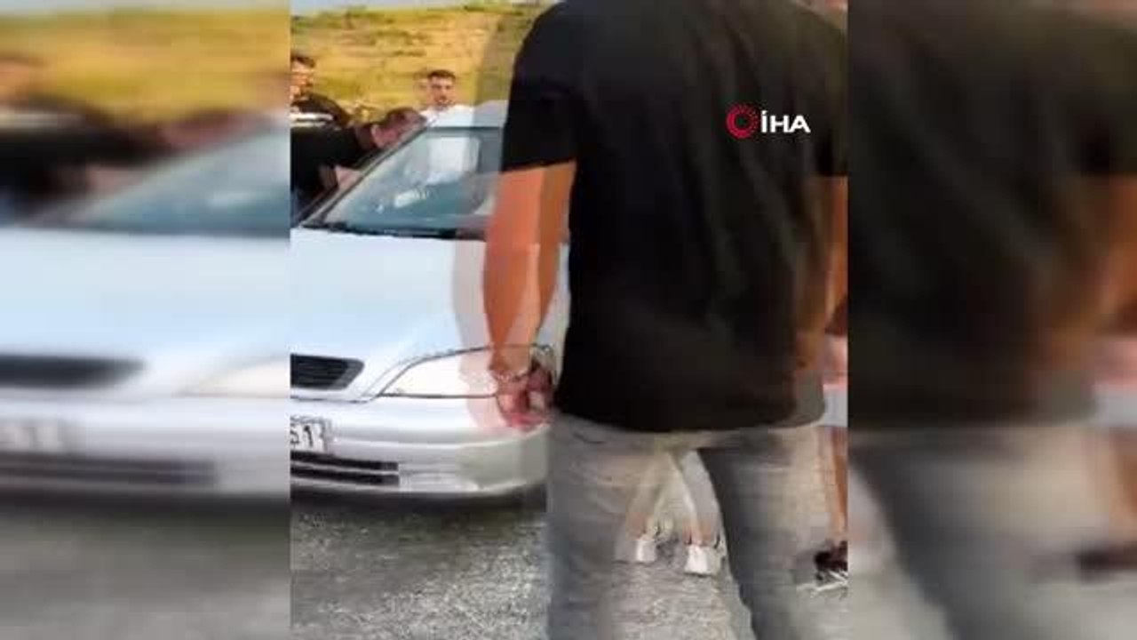 Yalova haber... Yalova'da otomobil ile kamyonnet çarpıştı: 3 yaralı