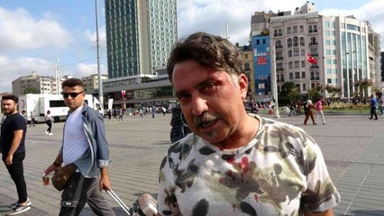 Taksim'de seyyar satıcılar turisti darp etti