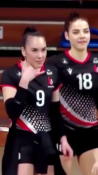 Yulia Gerasimova Volleyball player dances with a fan in the stands//यूलिया गेरासिमोवा वॉलीबॉल खिलाड़ी स्टैंड में एक प्रशंसक के साथ नृत्य करती है//لاعبة الكرة الطائرة يوليا جيراسيموفا ترقص مع مروحة في المدرجات