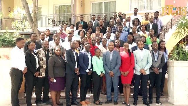 Ministè edikasyon nasyonal òganize yon fowòm ki reyini divès sosiyasyon jèn pou prepare somè .