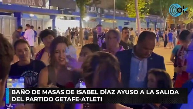 Baño de masas de Isabel Díaz Ayuso a la salida del partido Getafe-Atleti