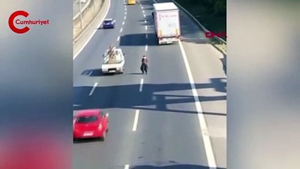 TEM'in ortasına çıktı kazaya neden oldu