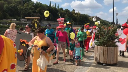 Dinant: environ 15.000 personnes à la Régate de baignoires
