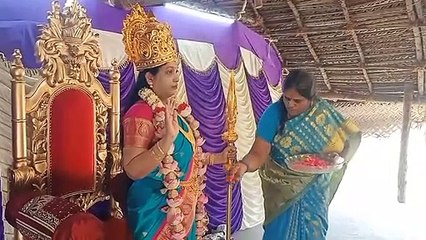 ஆடி மாசம்.. தலையில் கிரீடம் சூடி அம்மனாகவே மாறிய அன்னபூரணி அரசு அம்மா..பாத பூஜை செய்த பக்தர்கள்