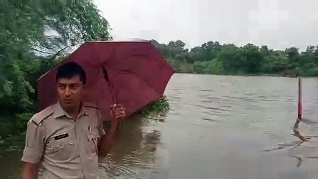 भीलवाड़ा में गोठड़ा बांध छलका, त्रिवेणी नदी ऊफान पर, पुलों पर पुलिस तैनात