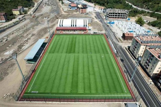 Kastamonu haber: Selde kullanılmaz hale gelmişti, Bozkurt Futbol Sahası afetin yıl dönümünde yeniden ilçeye kazandırıldı- Bozkurt'un yeni futbol sahası havadan...