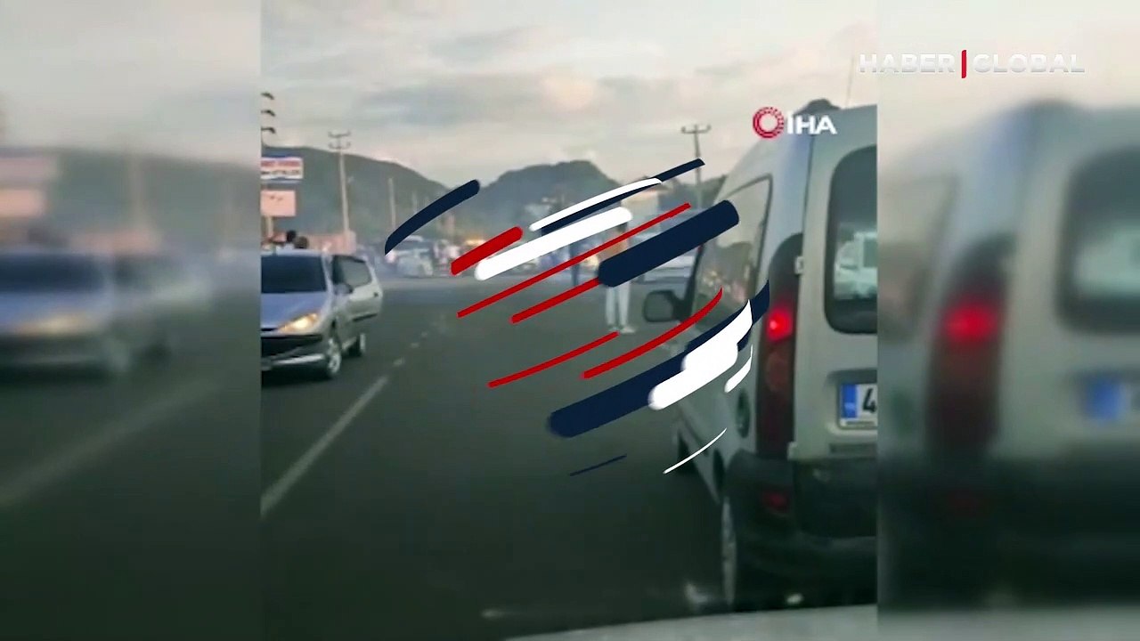 Düğün konvoyunda rezaletin görüntüsü! Damat alkışla destek verdi