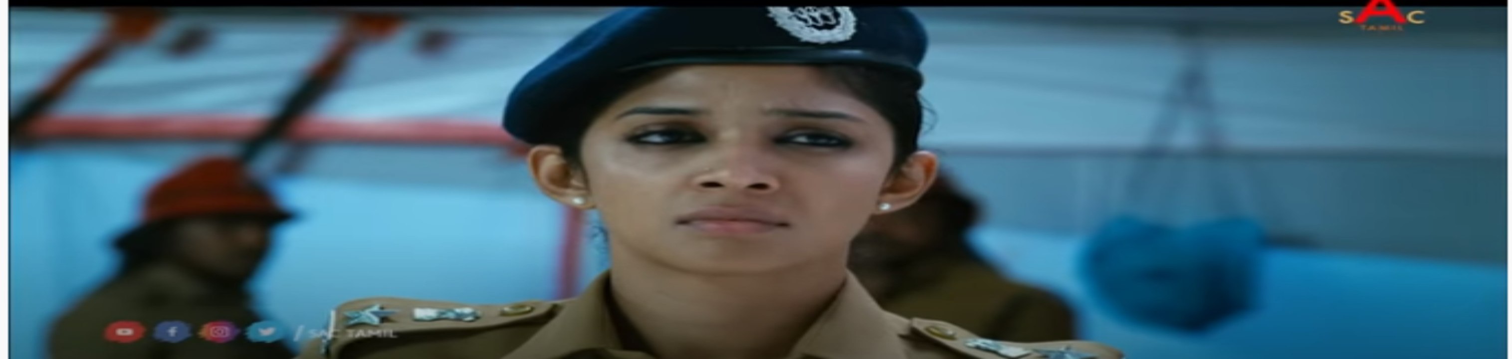 தன் உயிரை பணயம் வைத்து போராடும் தீயணைப்பு வீரர்