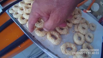 Zabıta ekipleri içinde böcekler bulunan pastane ürünlerine el koydu