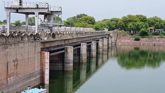 करौली जिले में गत वर्ष मुस्कुराए बांधों में इस वर्ष हैं यह हालात... देखें वीडिय़ो