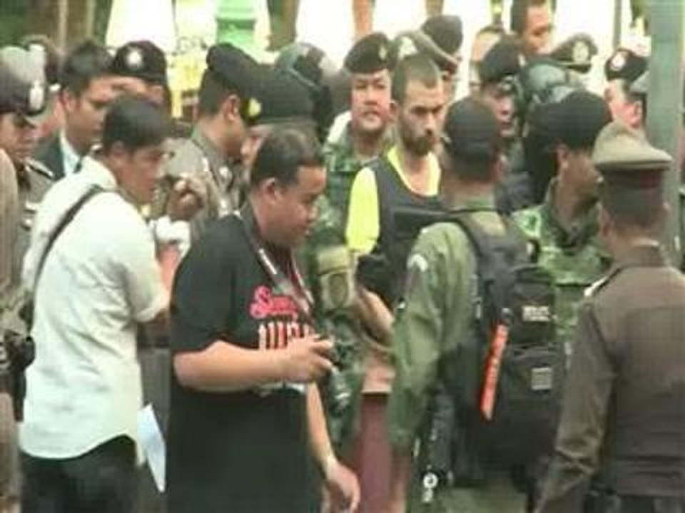 Thai police stage bombing reenactment with prime suspect