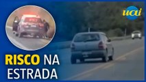 Motorista é flagrado fazendo zigue-zague em estrada