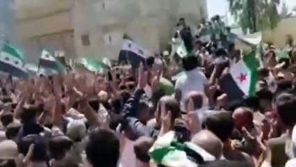 Suriye'de protestolar cuma namazı çıkışında da devam etti