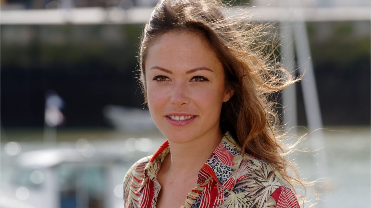 GALA VIDEO - “Ça fait mal au coeur” : Dounia Coesens attristée par la fin de Plus belle la vie