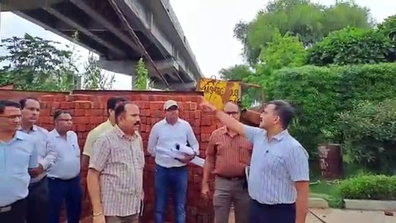 जेडीसी ने 2.5 किमी पैदल चल देखा काम, लोगों को मिलेगी जल्द बड़ी राहत