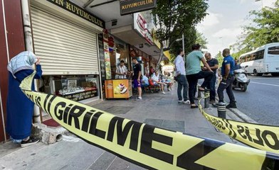 Küçükçekmece'de kuyumcudan yaklaşık 1 kilo altın çalındı