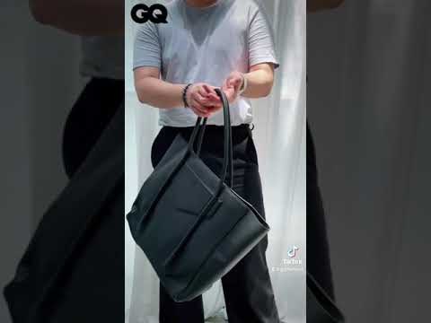 #GQStyle แนะนำกระเป๋า Antigona Lock Soft Shopper Bag จาก #Givenchy