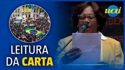 Prof. Eunice foi a primeira a ler a carta na USP