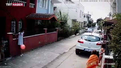 Sokakta tehlikeli araç kullanan sürücü kamerada