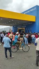 Protestan en Hospital Moscoso Puello por cancelaciones masivas