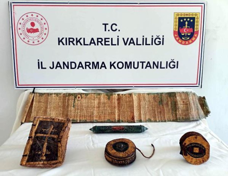 Kırklareli haber | KIRKLARELİ'DE EL YAZMASI İNCİL VE TEVRAT ELE GEÇİRİLDİ