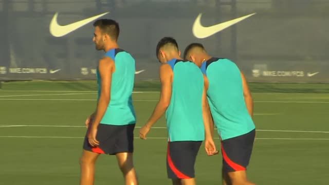 El Barça se entrena con sus fichajes todavía por inscribir