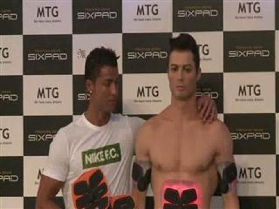 Cristiano Ronaldo meets near-nude clone in Tokyo