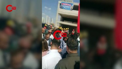 Bakan Murat Kurum'a derdini anlatmak isteyen yurttaşa Vali Davut Gül iterek müdahale etti