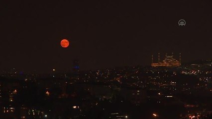 İstanbul'da dolunay güzel görüntüler oluşturdu