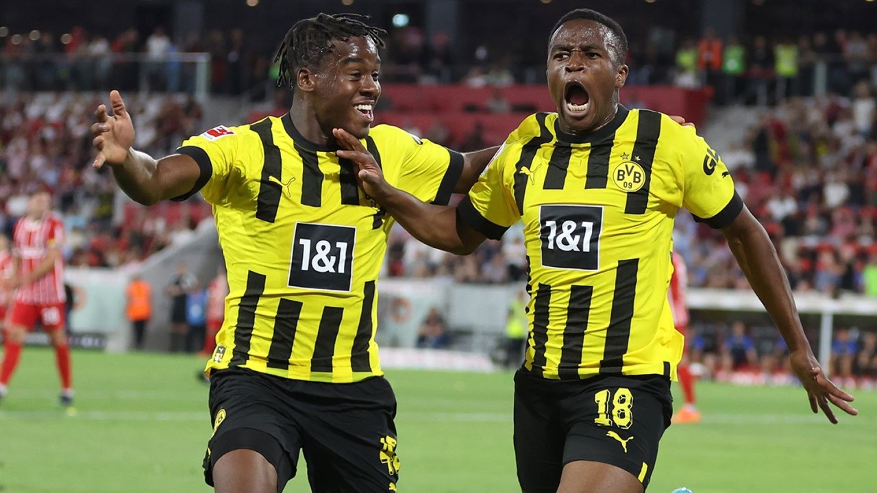 SC Freiburg v Borussia Dortmund