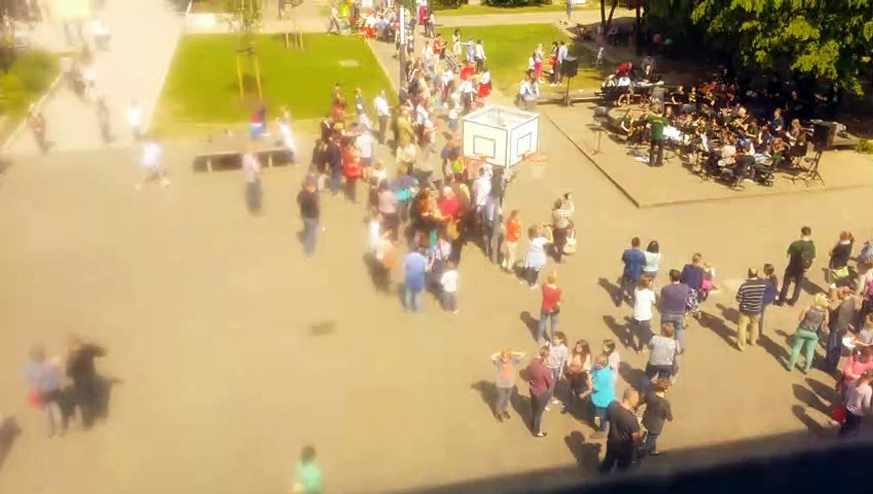 Schulhof aus der Vogelperspektive