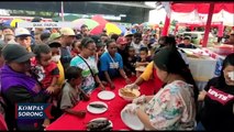 Semarakan HUT RI Masyarakat Biak Makan Ikan Gratis