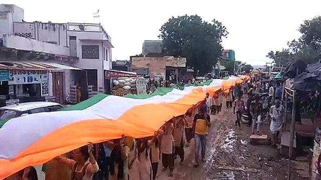 Video : तिरंगा रैली में उमड़ा देशभक्ति का सैलाब, देशभक्ति गीतों पर किया नृत्य