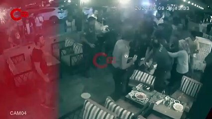 Polisin oğlu içeri alınmadı diye kafe sahibini darp edip ters kelepçelediler!