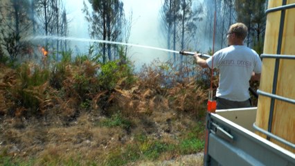 Les habitants au front face aux flammes