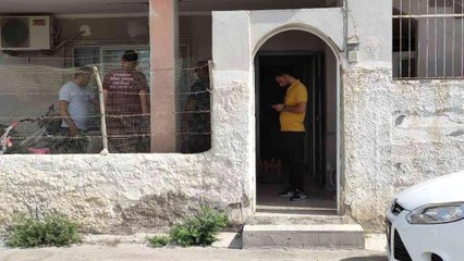 Son dakika 3. sayfa: Yaşlı kadın ölü, oğlu bilekleri kesilmiş halde bulundu