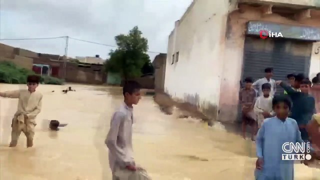 Pakistan’da sel felaketi: 8 ölü