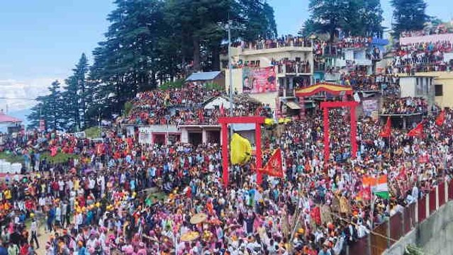 रक्षाबंधन पर यहां फल और फूलों से खेली जाती है बग्वाल, देश-विदेश से पहुंचते हैं लोग, खास है ये मेला