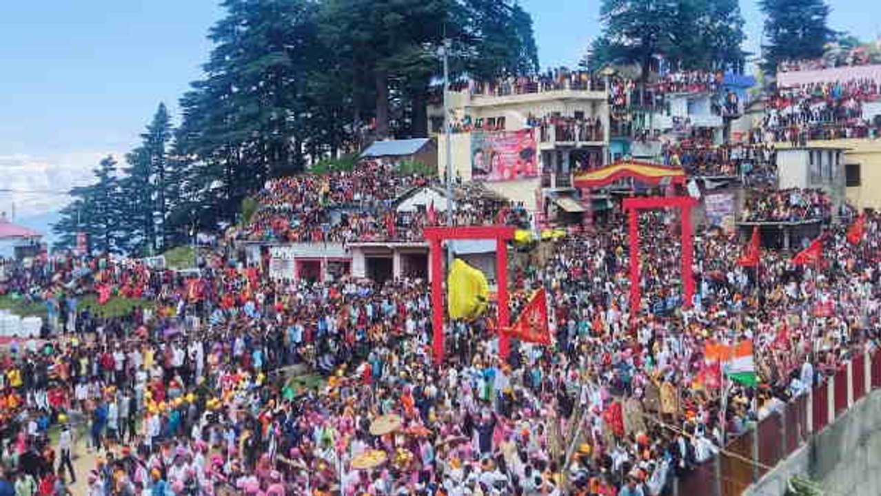 रक्षाबंधन पर यहां फल और फूलों से खेली जाती है ब...