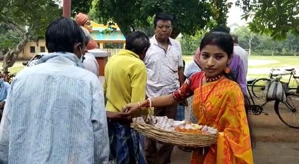 গৌরীপুর কুষ্ঠ হাসপাতালের আবাসিকদের হাতে রাখি পরালেন সিভিক ভল্যান্টিয়ার |OneIndia Bengali