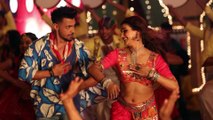 Aayush Sharma and Shakti Mohan flaunt their sizzling chemistry in 'Chumma Chumma'