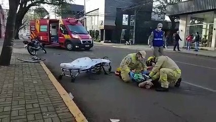 Motociclista fica ferido em acidente no Centro