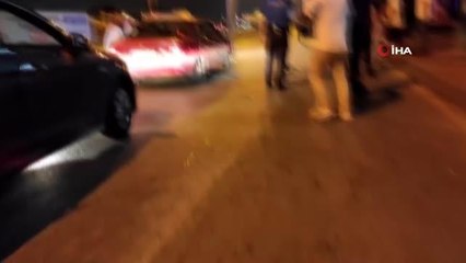 Ayakta durmakta güçlük çeken alkollü şahıslar kavgaya böyle devam etti