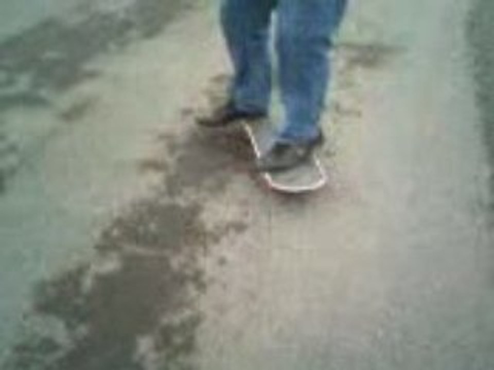 premiére figure rentrer en skate sur le flat