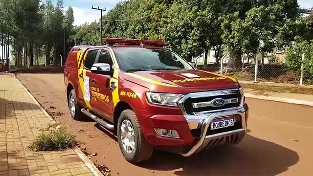 Helicóptero do Consamu transporta homem que caiu em poço de 12 metros em Juvinópolis