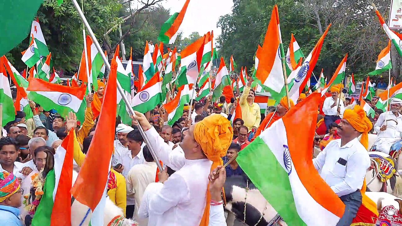 लहराए तिरंगा और गूंजे भारत माता के जयकारे