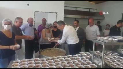 Vali Yerlikaya'dan Büyükada'da vatandaşlara aşure ikramı